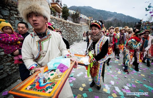 People of the Tibetan ethnic group greet guests during the Shangjiu Festival in Baoxing County, southwest China's Sichuan Province, Feb. 18, 2013. The residents of Tibetan ethnic group in Baoxing on Monday celebrated the annual Shangjiu Festival, which means the 9th day of Chinese Lunar New Year, to express the respect to the heaven. (Xinhua/Jiang Hongjing)  