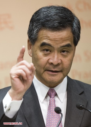  Hong Kong Chief Executive Leung Chun-Ying speaks to Journalist at a press conference after he delivered his 2013 Policy Address in Hong Kong, south China, Jan. 16, 2013. Leung delivered his first policy address on Wednesday morning at the Legislative Council here, outlining the city government's policy direction in 2013. (Xinhua/Lui Siu Wai) 