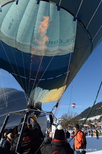 Balloonist check ballons before taking off at the 35th International Ballon Festival in Chateau-d'Oex, Switzerland, Jan. 26, 2013. The 9-day ballon festival kicked off here on Saturday with the participation of over 80 balloons from 15 countries and regions. (Xinhua/Wang Siwei) 