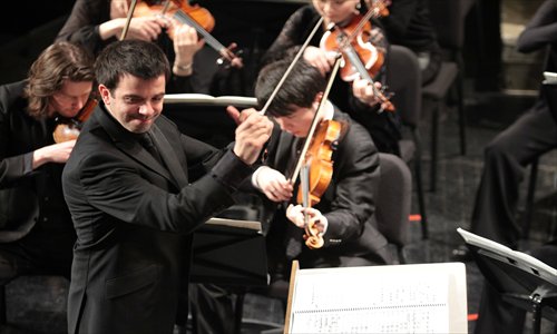 Rory MacDonald conducts Stravinsky's Firebird Suite at 2013 Mini Festival in Shanghai.