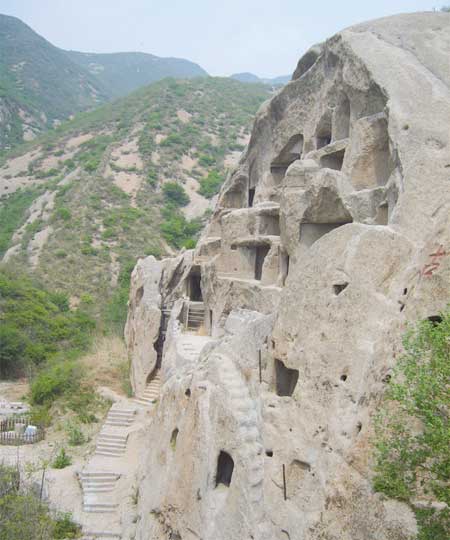 Cave dwellings carved into the mountain. Photo: CFP