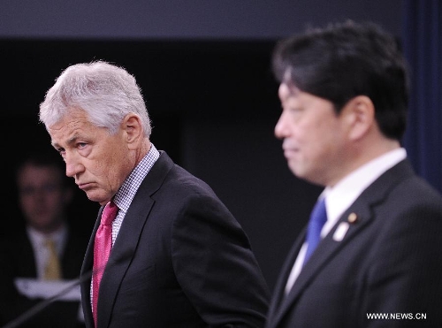 U.S. Defense Secretary Chuck Hagel (L) attends a press conference with his Japanese counterpart Itsunori Onodera following their meeting at the Pentagon in Washington D.C., capital of the United States, April 29, 2013. (Xinhua/Wang Yiou) 