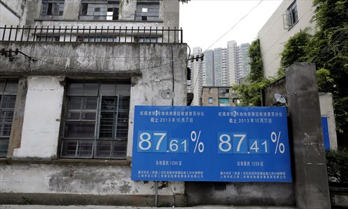 A sign on Hongzhen Old Street in Hongkou district shows Thursday the local government's progress toward relocating the residents of the last two occupied areas of what was once one of the largest shanty towns in the city. The sign says that more than 87 percent of the residents in those areas have agreed to be relocated as of Monday, two months earlier than expected. Photo: Yang Hui/GT