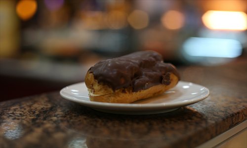 A chocolate éclair from Kaisiling