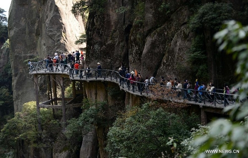   Tourists visit the Sanqing Mountain in east China's Jiangxi Province, April 13, 2013. The scenic area of Sanqing Mountain entered a peak tourist season as temperature rises recently. (Xinhua/Zhou Ke)  