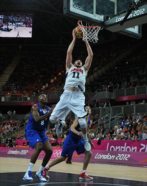 Kevin Love of the US dunks during the game. Photo: IC