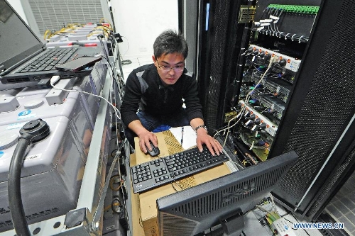  Photo taken on Feb. 23, 2013 shows an engineer working in the completing Shangyu railway station of the Hangzhou-Ningbo high-speed railway in Shangyu, east China's Zhejiang Province. Designed at a top speed of 350km/h, the 150-kilometer Hangzhou-Ningbo high-speed railway linking Hangzhou and Ningbo, two hub cities in Zhejiang, will reduce the travel time to 36 minitues when it is put into operation in July 2013, as expected. (Xinhua/Tan Jin)  