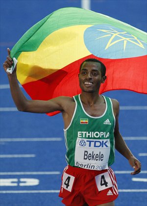 Kenenisa Bekele celebrates after winning the gold medal in the men's 5000m during the World Athletics Championships in Berlin on August 23, 2009. Photo: IC