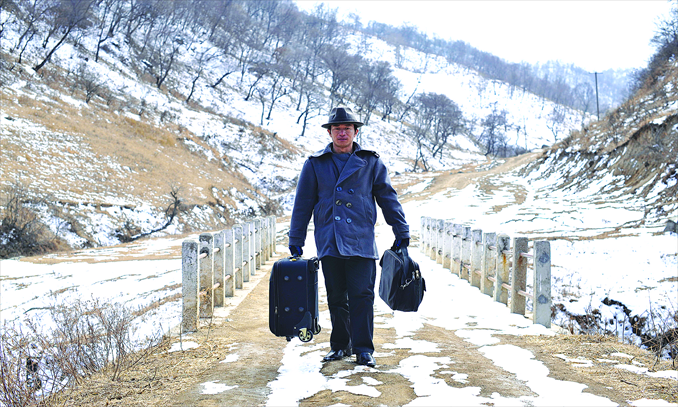 Yan Xiaofeng stands in his home village. Photo: CFP