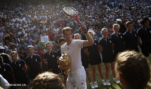 Andy Murray of Britain waves his racket to the crowd as he leaves the center court after the awarding ceremony for the men's singles final with Novak Djokovic of Serbia on day 13 of the Wimbledon Lawn Tennis Championships at the All England Lawn Tennis and Croquet Club in London, Britain, July 7, 2013. Andy Murray on Sunday won his first Wimbledon title and ended Britain's 77-year wait for a men's champion with a 6-4 7-5 6-4 victory over world number one Novak Djokovic. (Xinhua/Wang Lili)