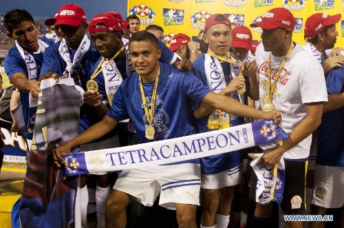 Players of Olimpia celebrate their victory against Real Sociedad after the final match of Honduran Soccer Clousure Tournament, held at Tegucigapa's National Stadium, in Tegucigalpa, Honduras, on May 19, 2013. (Xinhua/Rafael Ochoa)  