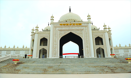 The impressive entrance to the China Hui Cultural Park was fashioned after the Taj Mahal. Photos: CFP