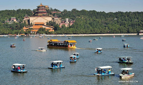 Tourist boats dot the Kunming Lake in the Summer Palace on National Day in Beijing, capital of China, October 1, 2012. Beijing's 24 major scenic spots have seen 804,000 travels on Monday, a surge of 80 percent as compared to 447,000 travels on Sept. 30. Chinese cities are expected to receive a tourism peak during the 