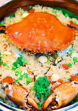 Steamed crab with glutinous rice Photo: CFP