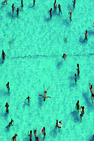 With temperatures soaring, diving into a cold pool seems very tempting. But are Beijing's public swimming pools clean? Photos: CFP 1