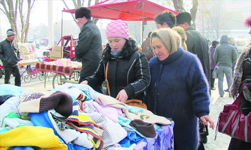 Women shopping at a local market in Yining, Xinjiang, on December 23. Photo: Lin Meilian/GT 
