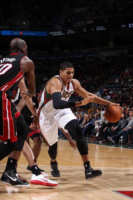 Tobias Harris of the Milwaukee Bucks drives to the basket during the game against the Miami Heat on Saturday. Photo: CFP