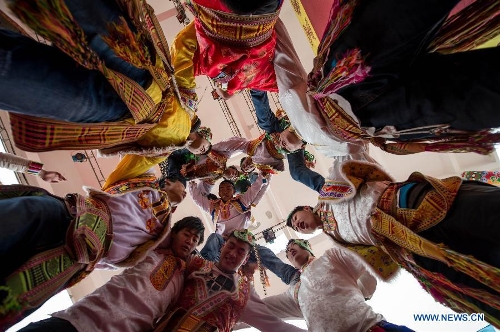 People of the Tibetan ethnic group perform at the Shangjiu Festival in Baoxing County, southwest China's Sichuan Province, Feb. 18, 2013. The residents of Tibetan ethnic group in Baoxing on Monday celebrated the annual Shangjiu Festival, which means the 9th day of Chinese Lunar New Year, to express the respect to the heaven. (Xinhua/Jiang Hongjing)  