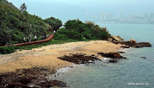 Visitors tour at the Ping Chau Island in south China's Hong Kong, May 12, 2013. Ping Chau, also named Tung Ping Chau, lies in the northeast corner of Hong Kong and is part of the Hong Kong Geopark. The island is home to shale rocks in various shapes which makes it a popular tourist attraction. (Xinhua/Chen Xiaowei)  