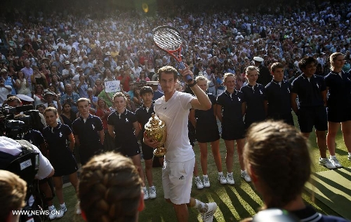 Andy Murray of Britain waves his racket to the crowd as he leaves the center court after the awarding ceremony for the men's singles final with Novak Djokovic of Serbia on day 13 of the Wimbledon Lawn Tennis Championships at the All England Lawn Tennis and Croquet Club in London, Britain, July 7, 2013. Andy Murray on Sunday won his first Wimbledon title and ended Britain's 77-year wait for a men's champion with a 6-4 7-5 6-4 victory over world number one Novak Djokovic. (Xinhua/Wang Lili)