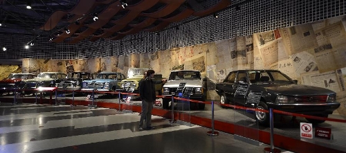 Photo taken on April 28, 2013 shows various types of cars in the Beijing Auto Museum in Beijing, capital of China. Beijing Auto Museum, a museum aimed at the promotion of auto culture, was awarded the National 4A tourist attraction on Sunday. (Xinhua/Qi Heng)  