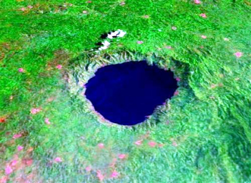     Lake Bosumtwi in Ghana  (Source: xinhuanet.com/photo) 