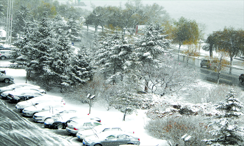 The city of Jilin in Jilin Province is covered by snow Monday. Snow storms swiped Northeast China beginning Sunday and the National Meteorological Center forecasts they will not end in the region until Tuesday. Photo: CFP