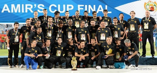 Players of Qadsia pose with their trophy after winning the Amir Cup final against Jahra in Kuwait City, capital of Kuwait, May 28, 2013. Qadsia won the match 3-0. (Xinhua/Noufal Ibrahim) 