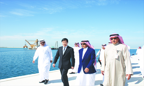 Dai Zhanping (second from left), general manager of China Harbour in Saudi Arabia, together with several officials from the Ministry of Transport in Saudi Arabia, pay an inspection visit to the Ras Al Khair Port. Photos: Courtesy of China Harbour
