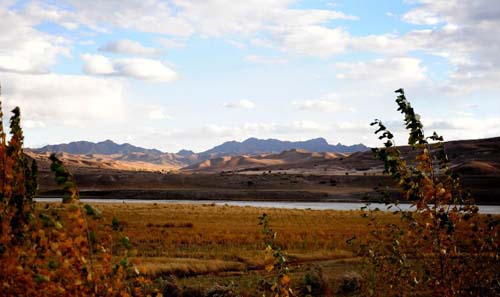 Photo taken on October 10, 2012 shows a mountain scenery in Hexigten Banner, Chifeng, North China's Inner Mongolia Autonomous Region. Photo: Xinhua