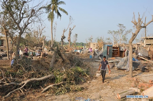 Photo taken on March 23, 2013 shows a view of destroyed villages after a tornado swept through the Brahmanbaria district, some 109 km east of the capital Dhaka, Bangladesh. The death toll caused by a devastating tornado in eastern Bangladesh rose to 20 on Saturday, a local TV channel reported. (Xinhua/Shariful Islam)