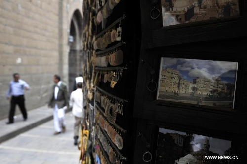 Souvenirs are seen in a shop in the Old City of Sanaa, Yemen, on March 24, 2013. According to local media, Yemen's tourism sector suffered losses estimated at one billion U.S. dollars following the 2011 crisis. Vendors in the Old City of Sanaa, a UNESCO World Heritage Site, said the number of foreign tourists declined by at least 90 percent due to the 2011 unrest that severely undermines security in Yemen. (Xinhua/Mohammed Mohammed) 