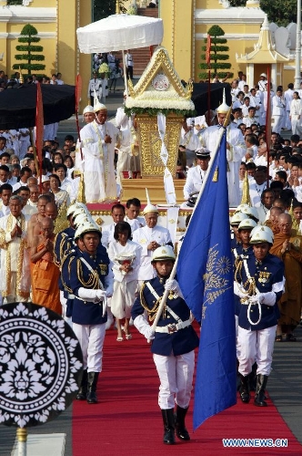 People attend the funeral procession of the late King Father Norodom Sihanouk in Phnom Penh, Cambodia, Feb. 1, 2013. The body of late King Father Norodom Sihanouk was carried from the Palace in a procession to a custom-built crematorium at the Veal Preah Meru Square next to the Palace on Friday. The body will be kept for another three days and then will be cremated on Feb. 4. (Xinhua/Sovannara)