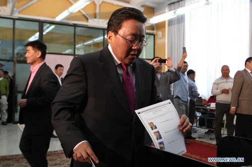 Mongolian President Tsakhia Elbegdorj casts his vote at a polling station in Ulan Bator, Mongolia, June 26, 2013. Mongolian voters began to vote for a new president on Wednesday, with incumbent President Tsakhia Elbegdorj widely expected to be reelected. (Xinhua/Shi Yongchun)