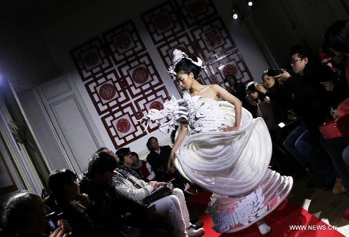 A model displays a creation by Chinese designer Xu Ming at Chinese Cultural Center in Paris, France, Feb. 25, 2013. (Xinhua/Gao Jing) 