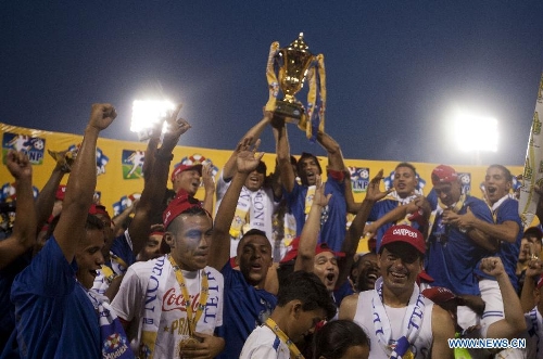 Players of Olimpia celebrate their victory against Real Sociedad after the final match of Honduran Soccer Clousure Tournament, held at Tegucigapa's National Stadium, in Tegucigalpa, Honduras, on May 19, 2013. (Xinhua/Rafael Ochoa)  