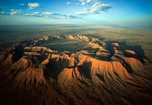     Gosses Bluff Crater in Australia  (Source: xinhuanet.com/photo) 