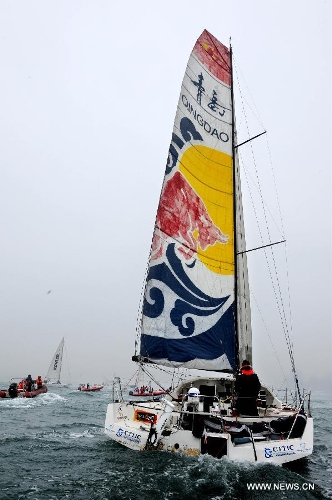 China's Guo Chuan sails toward the shore in Qingdao, east China's Shandong Province, April 5, 2013. Guo sailed back home on Friday morning to become the first Chinese to successfully circumnavigate the globe singlehanded. Aboard his Class40 yacht, 48-year-old Guo travelled about 21,600 nautical miles in 138 days before he returned to his hometown of Qingdao, where he set off on November 18 last year. (Xinhua/Li Ziheng)