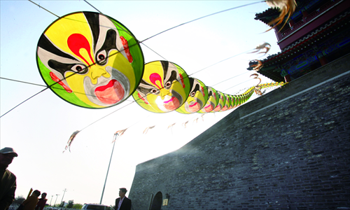 Kites may open you up to new vistas of Beijing's cityscapes. Photos: CFP 3