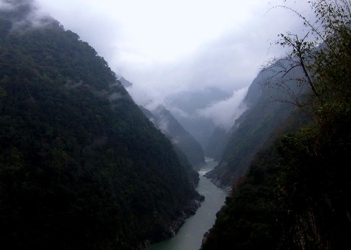 Photo taken on April 4, 2013 shows the landscape in Medog, southwest China's Tibet Autonomous Region. Located in the lower reaches of the Yarlung Zangbo river, Medog boasts of well-preserved environment and biodiversity. (Xinhua/Santa) 