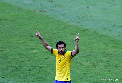 Brazil's Fred celebrates after scoring during the FIFA's Confederations Cup Brazil 2013 semifinal match against Uruguay, held at Mineirao Stadium, in Belo Horizonte, Minas Gerais state, Brazil, on June 26, 2013. (Xinhua/David de la Paz)