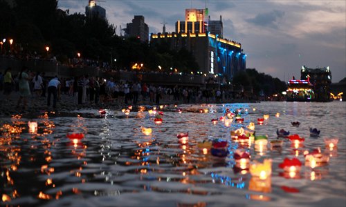 Floating Commemoration - Global Times