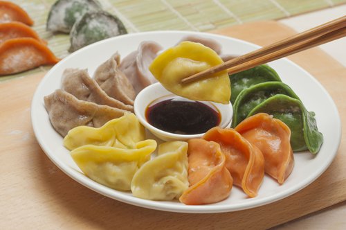 Dumplings (left), steamed fish (top) and braised sea cucumber Photos: IC  Clockwise from top: Lettuce, braised pork shoulder, noodles, puffed fritters, and spring rolls. Photos: CFP/IC