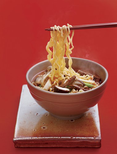 Dumplings (left), steamed fish (top) and braised sea cucumber Photos: IC  Clockwise from top: Lettuce, braised pork shoulder, noodles, puffed fritters, and spring rolls. Photos: CFP/IC