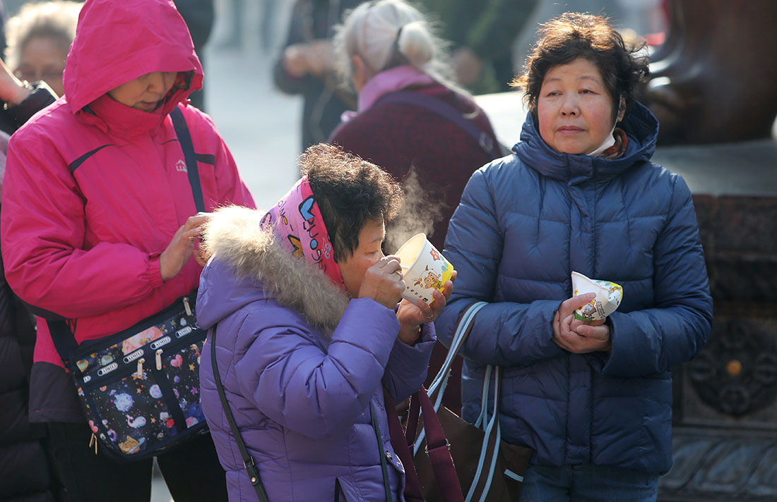 free laba porridge offered at shanghai temples