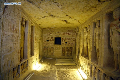 Egypt Uncovers Intact 4,400-year-old Pharaonic Tomb Near Giza Pyramids ...