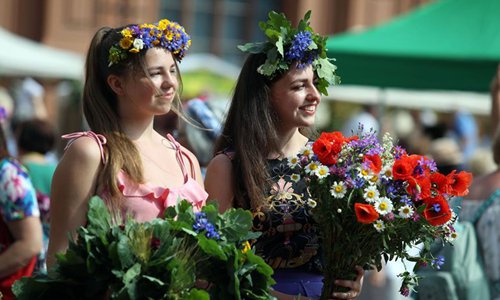 People Visit Midsummer Festival Ligo Market In Riga Latvia Global Times