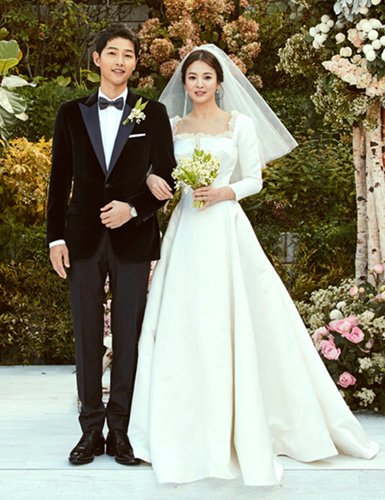 Descendants of the Sun' stars Song Joong-ki and Song Hye-kyo wed in Seoul