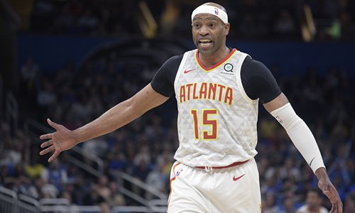 Vince Carter signs with Hawks, to be 1st NBA player to play 4 different  decades