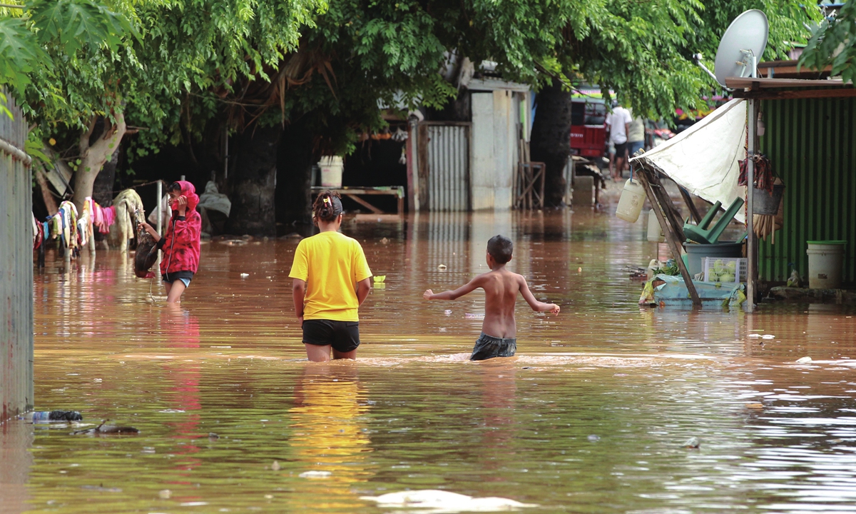 Wading Through The Flood Waters Global Times